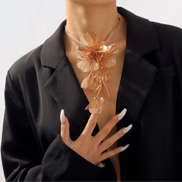 mAnthropologie Gold Floral Necklace - Picture 3 of 5
